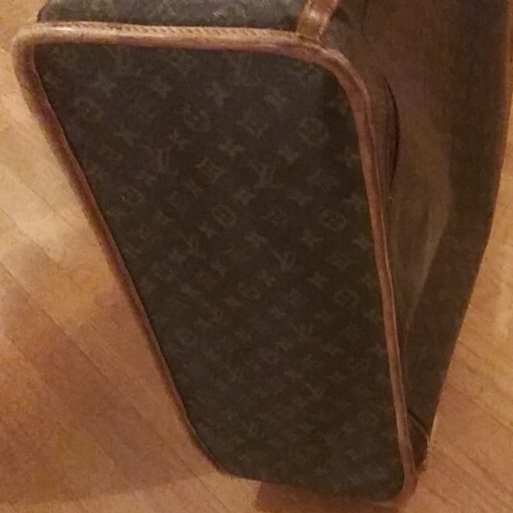 AUTHENTIC. LV LARGE SUITCASE - Picture 3 of 8